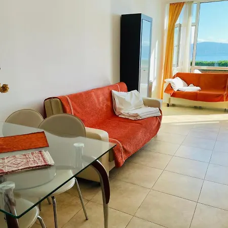 S08 Apartment With Patio And Sea View شقة