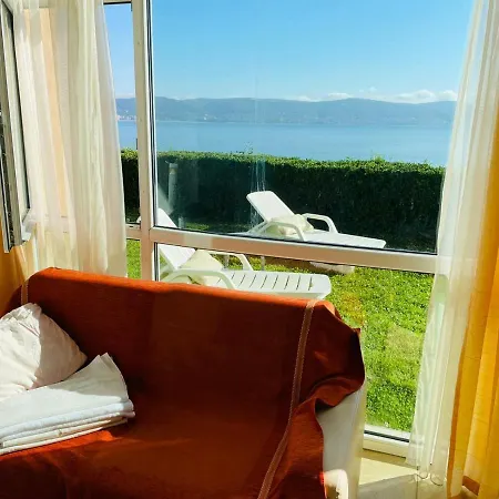 S08 Apartment With Patio And Sea View شقة *