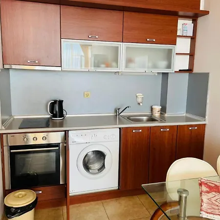 شقة S08 Apartment With Patio And Sea View نيسيبار