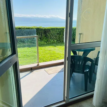شقة S08 Apartment With Patio And Sea View نيسيبار