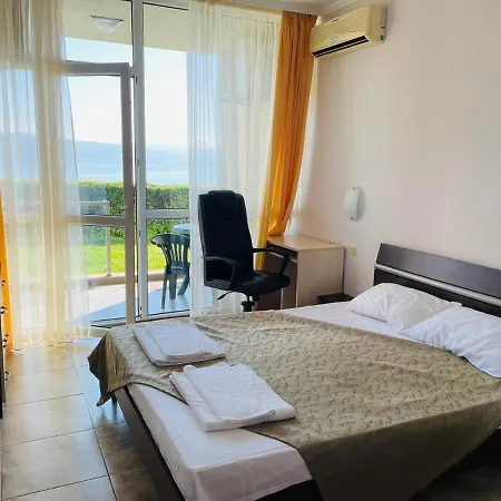 S08 Apartment With Patio And Sea View شقة